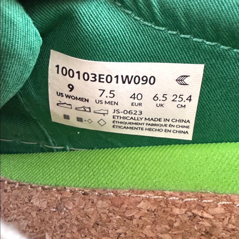 CARIUMA Women’s Green Canvas Sneaker - Picture 9 of 10